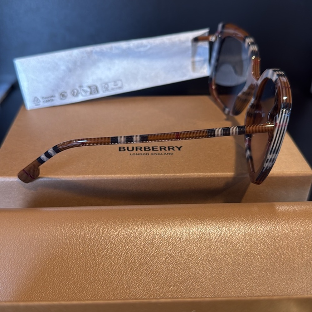 Women’s Burberry Sunglasses (Brand New) - Picture 2 of 3